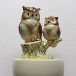 Vintage Otagiri Porcelain Owl Statue Rotating Music Box Plays Feelings 1970s