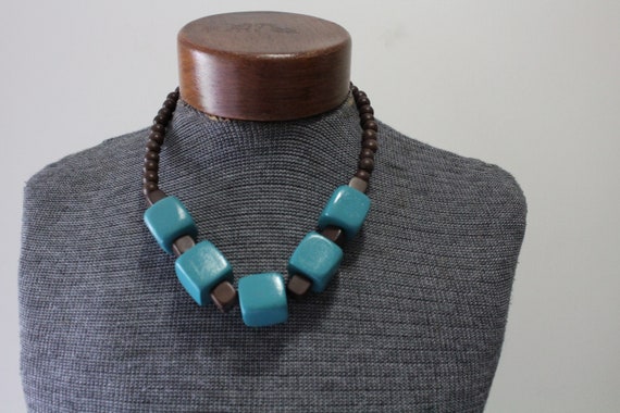 Vintage Chunky Wooden Blue Square Bead Necklace 1… - image 4