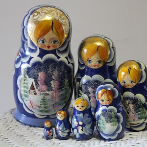 Vintage Set of 7 Hand Painted Russian Lacquer Wooden Matryoshka Doll 1970s