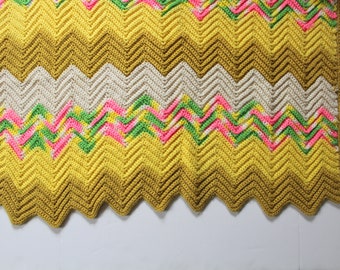 Vintage Handmade Crochet Blanket - Afghan Throw - Chevron Pattern 1970s