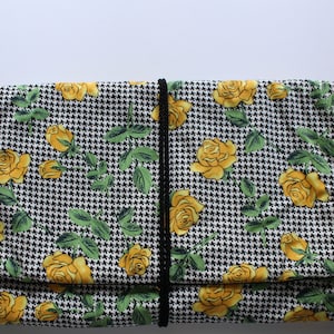 Vintage Christian Dior Houndstooth Yellow Rose Roll Up Sieraden Organizer jaren 1980