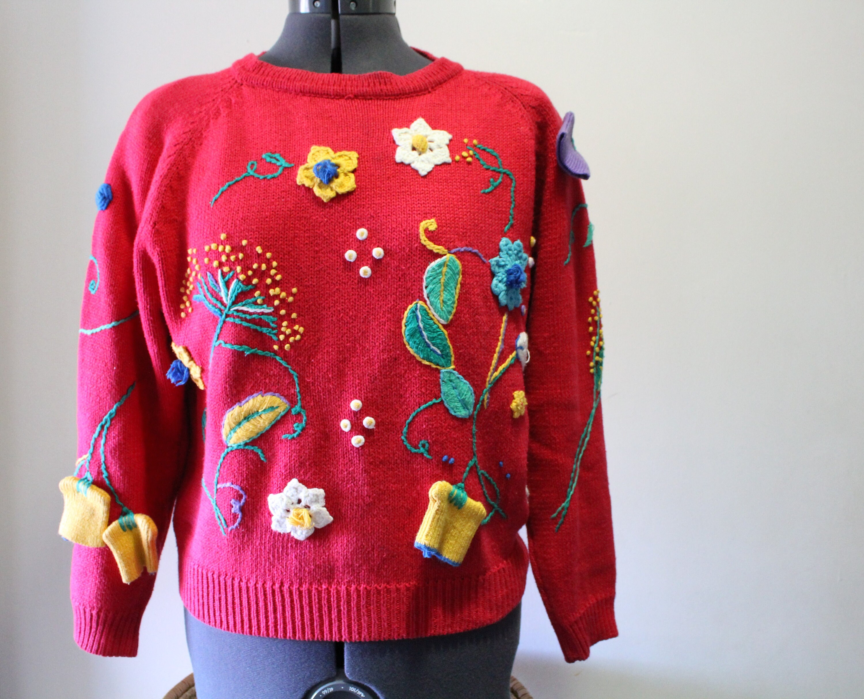Vintage Northern Isles Red 3D Floral Pattern Pullover