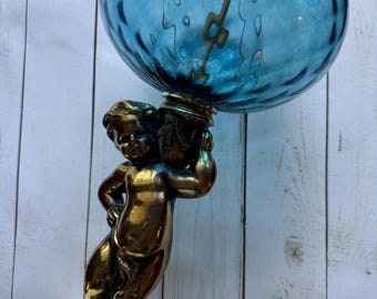 ヴィンテージの大きな青いガラスの球状の天使のテーブルランプ