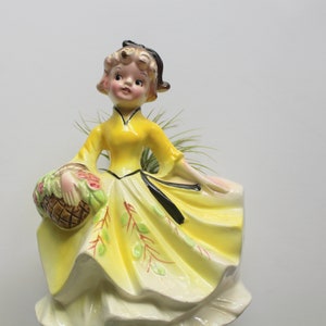 Vintage Calart Ceramica Ragazza In Vestito Giallo Fioriera 1940s