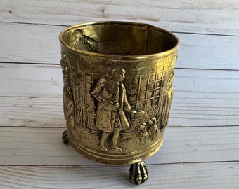 Vintage Engelse Repoussé klauwvoet messing reliëf koloniale mensen patroon plantenbak jaren 1950