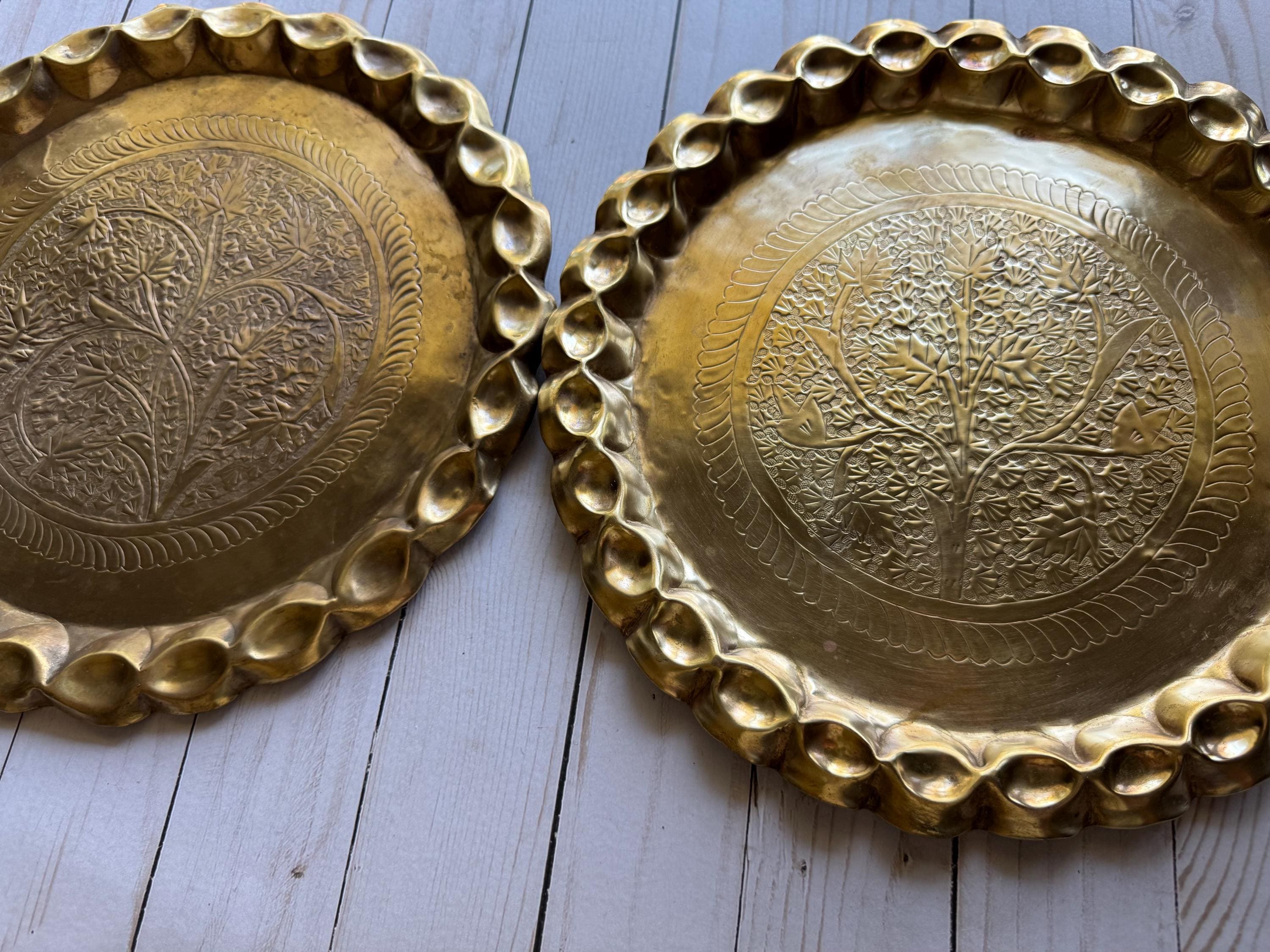 その他 Brass Round Tray with Engraved Pattern Vintage Pair of Brass Crimped Edge Floral Etched Round Tray Dish