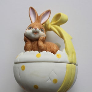 Vintage Lefton Porcelain Easter Bunny Egg Shaped Trinket Jewelry Box 1983