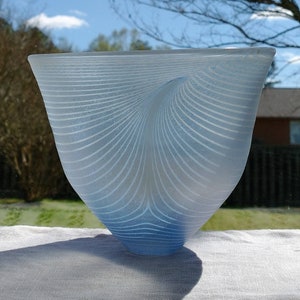 1984 Bertil Vallien Åfors & Kosta Boda Minos Pale Blue Skandinavian Art Glass Bowl, White Feather Pull, Model 58437 Opalescent, Swedish