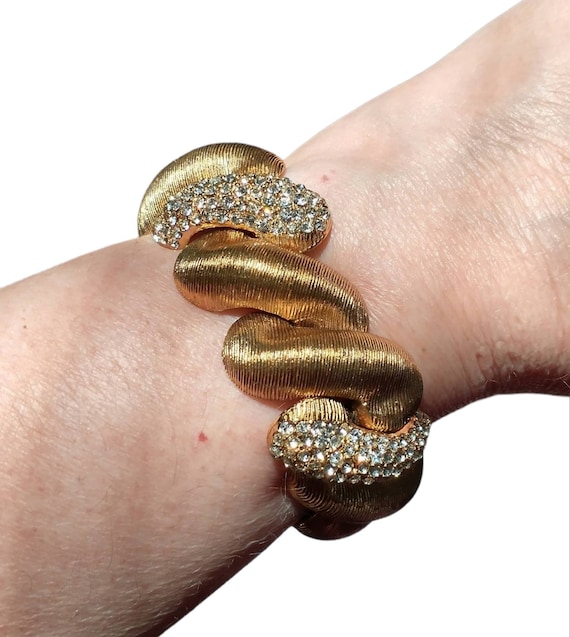 CASTLECLIFF Bold Twist Link Statement Bracelet, B… - image 1