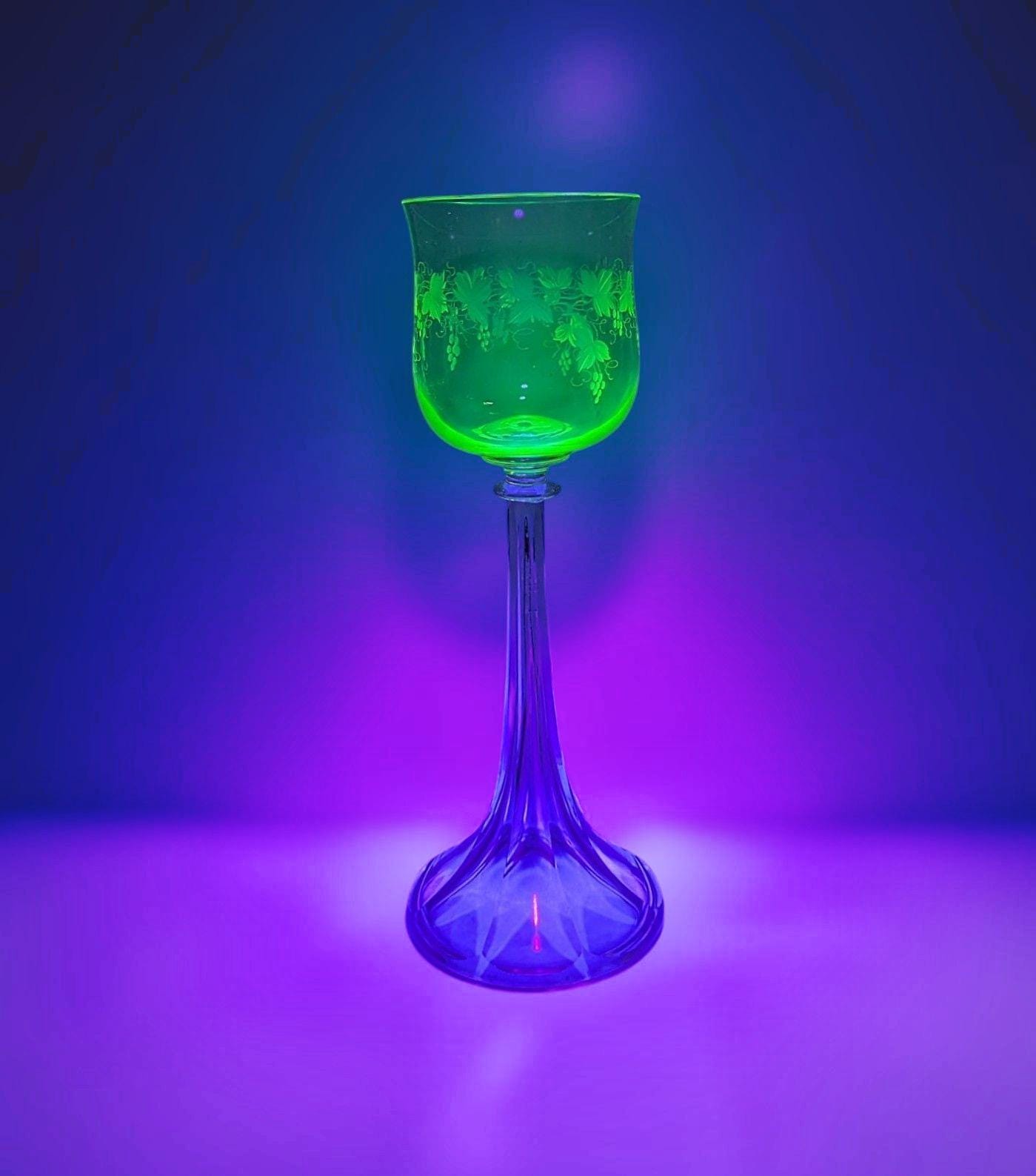 ウランガラス Uranium glass wine - Etsy 日本