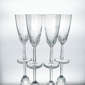 Zestaw 4 kieliszków do szampana Cristal D&#39;Arque-Durand „Diamont”, kryształ przezroczysty, szlif pionowy i diamentowy, stożkowa nóżka, szkło dmuchane, kieliszki
