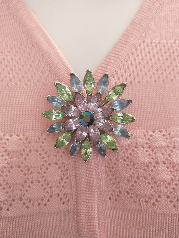 Crown Trifari Layered Pastel Flower Brooch, Viole… - image 7