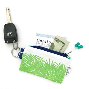 Bolsa de moedas com chaveiro reciclado de folhas tropicais, mini bolsa com zíper com folhas de palmeira, carteira divertida com zíper, presente feito à mão para o amor da natureza, porta-cartões