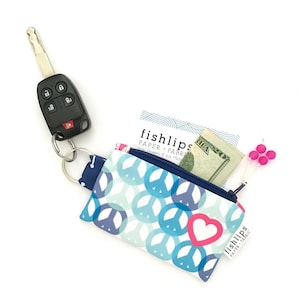 STOCKING STUFFER Paz y Amor Reciclado Llave-cadena Moneda Monedero, Moderno Mini Bolsa de Cremallera, Bolsa de Signo de Paz, Titular de la Tarjeta de Regalo, Hippy Girl Bag