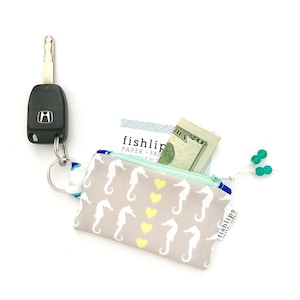 Cartera de cadena de llave, bolsa de la cremallera de la tela tropical, bolsa pequeña de la chica de la playa, caso de la tarjeta de crédito gris, regalo costero para ella, bolsa de la cremallera del caballo de mar