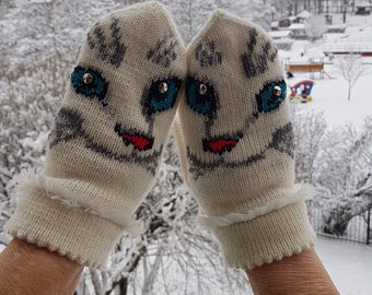Handknitted kitten gloves, wool mittens, embroidered cat gloves