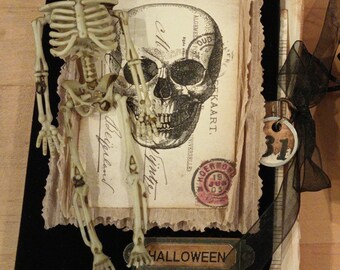 Halloween Skull Junk Journal: A Witches Companion