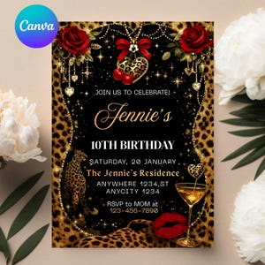 Peut inclure: Une invitation d'anniversaire noire et dor&eacute;e avec des motifs l&eacute;opard. L'invitation indique "10e anniversaire de Jennie" et pr&eacute;sente des roses rouges, des cerises et un verre &agrave; cocktail. Le logo Canva est en haut &agrave; gauche.