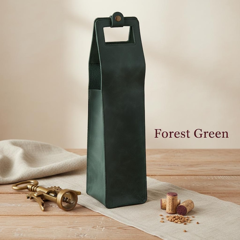 Looking for a unique gift? Impress with this personalized leather wine carrier, handcrafted from premium full-grain leather wine bag and custom engraved for a luxury touch. The perfect 3rd anniversary, groomsmen, or housewarming present for wine lovers.

Groomsmen Gift, Wine Holder, Rustic Leather, Wine Picnic Bag, Luxury Barware, Bottle Holder, 3rd Anniversary, Housewarming Present, Travel Drink Case, Mens Birthday Idea, Father Day Present, Unique Bar Decor, Leather Wine Bag