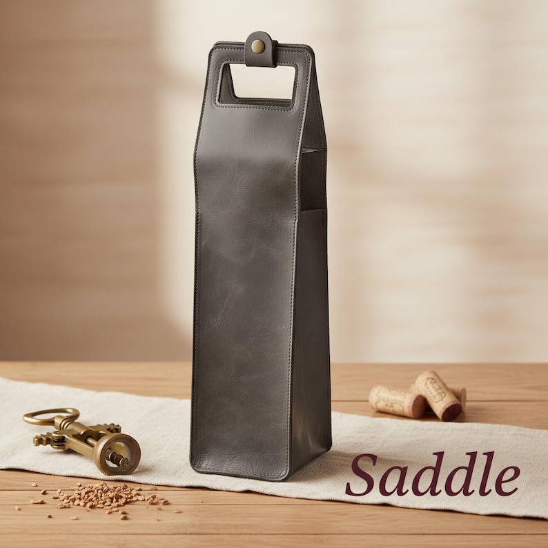 Looking for a unique gift? Impress with this personalized leather wine carrier, handcrafted from premium full-grain leather wine bag and custom engraved for a luxury touch. The perfect 3rd anniversary, groomsmen, or housewarming present for wine lovers.

Groomsmen Gift, Wine Holder, Rustic Leather, Wine Picnic Bag, Luxury Barware, Bottle Holder, 3rd Anniversary, Housewarming Present, Travel Drink Case, Mens Birthday Idea, Father Day Present, Unique Bar Decor, Leather Wine Bag