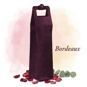 Looking for a unique gift? Impress with this personalized leather wine carrier, handcrafted from premium full-grain leather wine bag and custom engraved for a luxury touch. The perfect 3rd anniversary, groomsmen, or housewarming present for wine lovers.

Groomsmen Gift, Wine Holder, Rustic Leather, Wine Picnic Bag, Luxury Barware, Bottle Holder, 3rd Anniversary, Housewarming Present, Travel Drink Case, Mens Birthday Idea, Father Day Present, Unique Bar Decor, Leather Wine Bag