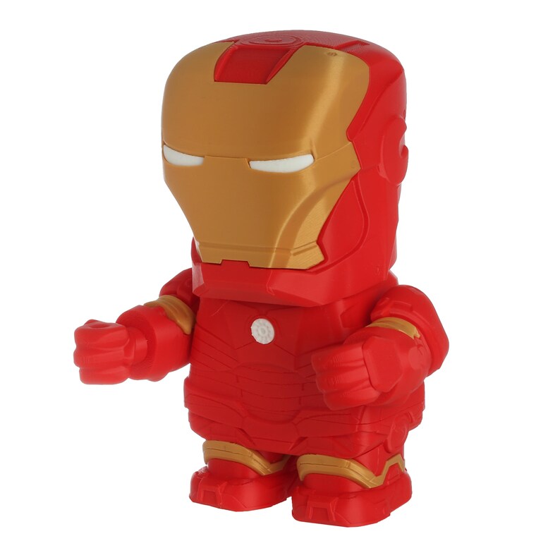 K&ouml;nnte beinhalten: Eine rot-goldene Iron Man-Figur. Die Figur hat einen roten K&ouml;rper mit goldenen Akzenten auf der Maske, den Schultern und den F&uuml;&szlig;en. Die Figur steht mit geballten F&auml;usten da. Die Iron Man-Figur ist ein Sammlerst&uuml;ck.