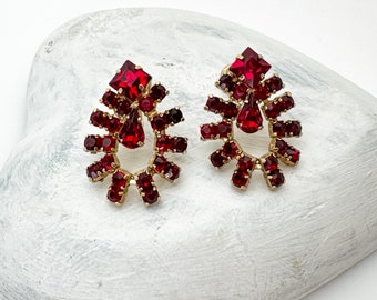 Vintage Jewelry Red Rhinestone Dangle Earrings, Screw Back Earrings, Lightweight Gold Tone Color Non Pierced Earrings for Women Gift