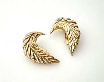 REINAD Leaf Earrings, Gold Color Vintage Clip On Earrings for Women, Designer Signed Vintage Jewelry Everyday Non Pierced Earrings Gift Idea