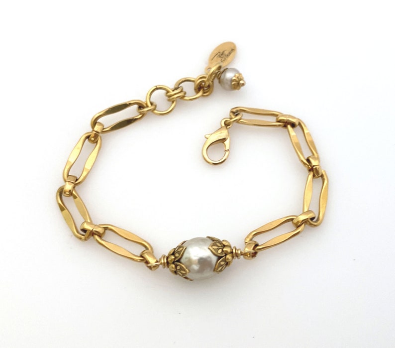 Simple Minimalist Layering Bracelets for Women Handmade Jewelry Gold Tone Chain Link Bracelet Gift for Her Pearl Bracelet