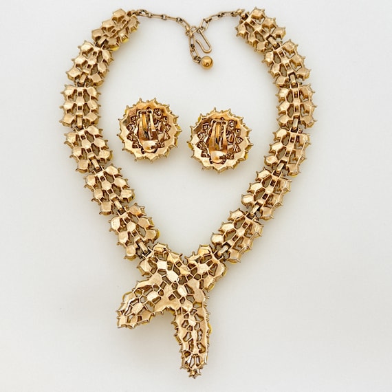 TRIFARI Necklace Earrings Set, Trifari Pearl Stat… - image 10