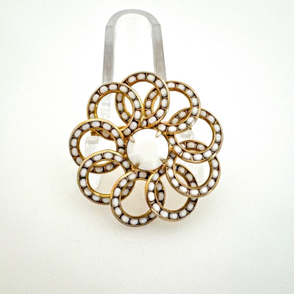 Vintage Jewelry White Rhinestone Flower Brooch Pin, 1960s Retro Mid Century Brooches for Women Gold Color Summer Accessory