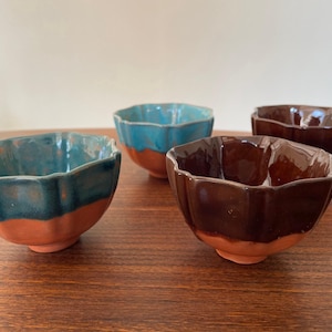 Piccolo contenitore in terracotta smaltata rossa – Blu cristallizzato fatto a mano