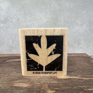 Sello de goma con forma de hoja usado Ver todas las fotos