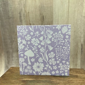 Étiquettes carrées de 3 po. Fleurs et papillons - lot de 8 vierges à l'intérieur