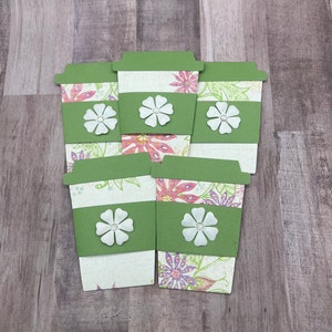 Porta-cartão de presente divertido com xícara de café floral