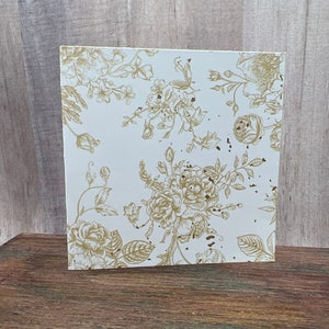 Etiquetas para tarjetas cuadradas de 3" con rosas color canela y detalles dorados (juego de 8) Interior en blanco