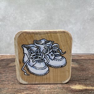 Petites chaussures de bébé Tampon en caoutchouc utilisé Voir toutes les photos Stampendous