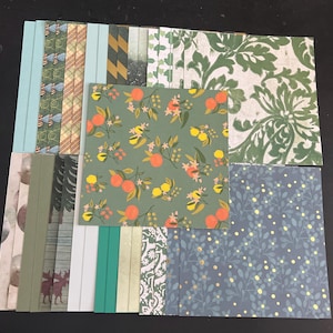 Conjunto de 34 quadrados de 6" Tons de Azul e Verde Tema Diversos Lote Papel Cartão Mistura de texturas e pesos 0309U
