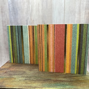 Etiquetas para tarjetas cuadradas de 3" con rayas doradas y tonos tierra (juego de 8) Interior en blanco