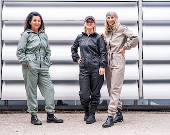 Stylish One-Piece Rainsuit for Women, Waterproof, Breathable & Hooded, Minimalist Whole-Body Protection