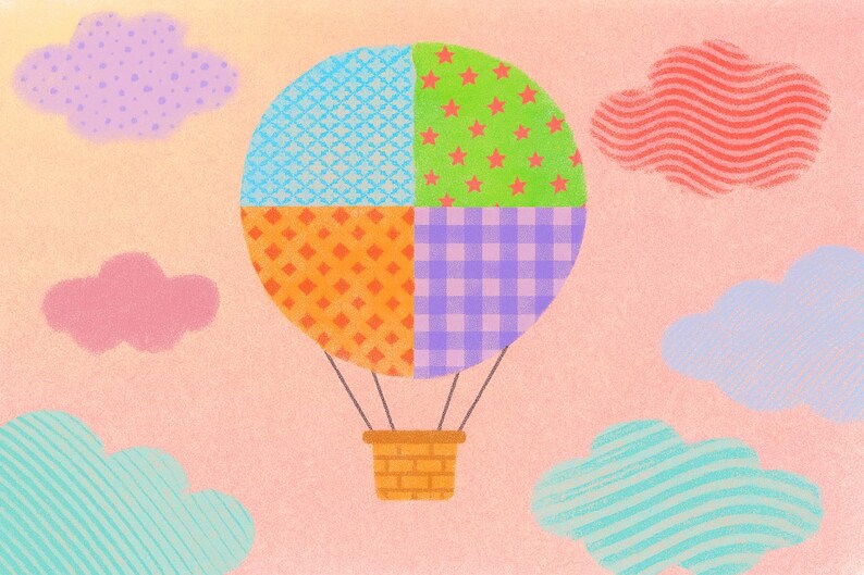 K&ouml;nnte beinhalten: Eine farbenfrohe Illustration eines Hei&szlig;luftballons mit einem Patchwork-Design in Blau, Orange, Gr&uuml;n und Lila. Der Ballon ist an d&uuml;nnen Linien befestigt, die mit einem geflochtenen Korb verbunden sind. Pastellfarbene Wolken in Rosa, Lila und Blau schweben im Hintergrund.