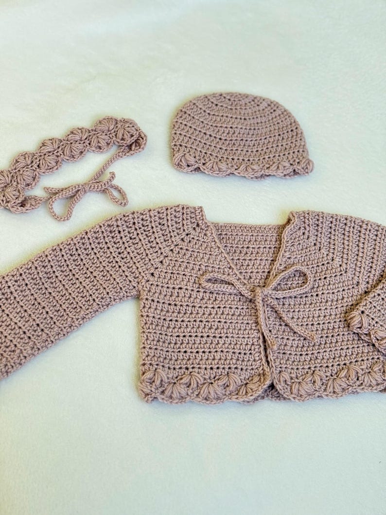 Mauve Pink Crochet Baby Cardigan Set with Matching Hat, Headband (6-12 Months) immagine 3