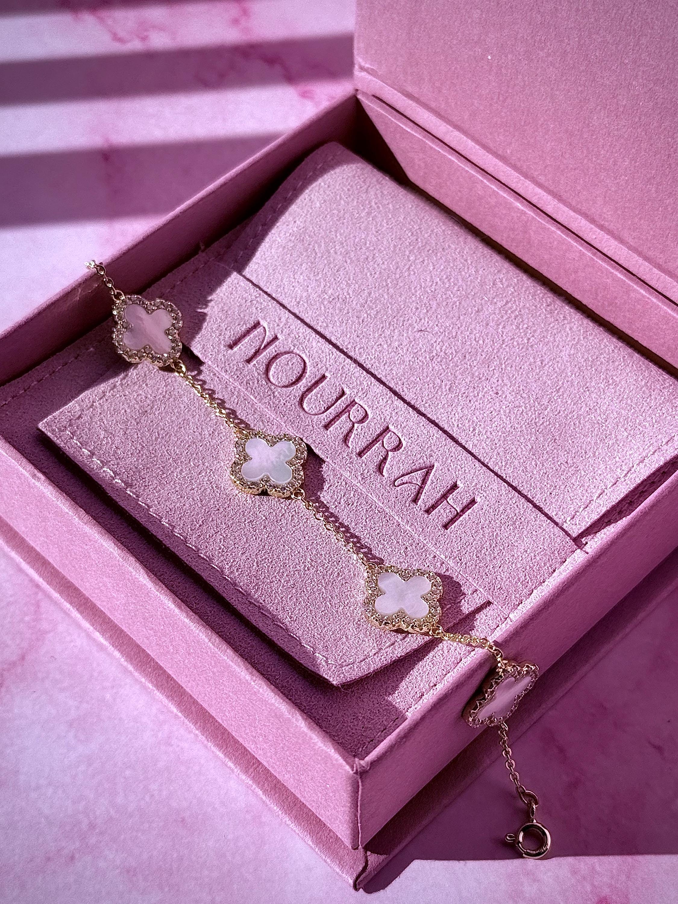 14Kゴールドクローバーブレスレット、繊細な四つ葉のマザーオブパール