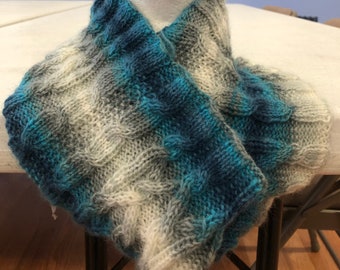 Traveling Cable Cowl Pattern (knit)