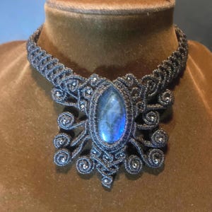 Gargantilla de micro macramé marrón-Piedra labradorita anudada a mano en geometría de macramé-Collar con diseño de pulpo-Regalo perfecto-Collar ajustable-