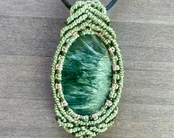 Seraphinite macrame wrapped stone pendant jewelry