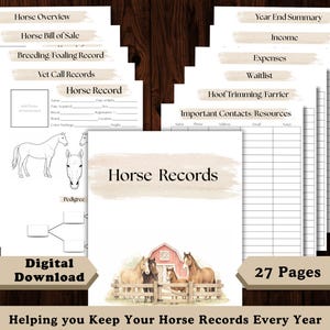 Puede incluir: Un conjunto de hojas imprimibles de registro de caballos. Las páginas incluyen secciones para la descripción general del caballo, la factura de venta, los registros de cría, los registros veterinarios y más. La portada presenta una ilustración de acuarela de caballos frente a un granero. El texto incluye "Horse Records".