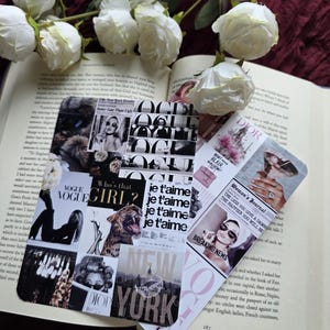 Może przedstawiać: Kolekcja zakładek i wycinków z magazynów o tematyce modowej, z napisem "Vogue" i innym tekstem. Białe róże spoczywają na otwartej książce. Paleta kolorów obejmuje czerń, biel i odcienie czerwieni.