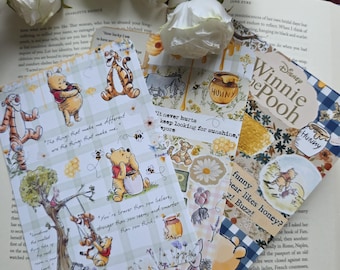 Winnie the Pooh / Funda para Kindle de Disney / Regalos para lectores / Amante de los libros / Pegatina / Booktok / Fantasía / Romance / Romantasía / Accesorio para Kindle