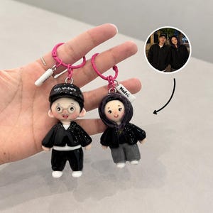 Personalized Clay Couple Keychain, Custom Clay Keychain from Photo, Handmade Clay Figurine, Mini Figurine Keyring image 4
